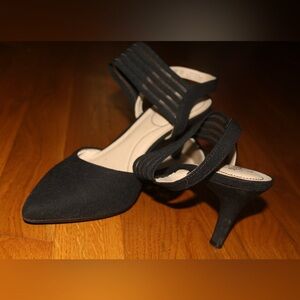 Life stride black 3 lined open top foot with closed toe heel size 7 in womens